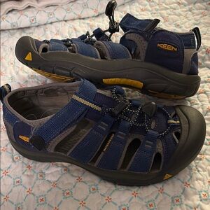 KEEN Kids Blue Outdoor Sandals as 3 great shape